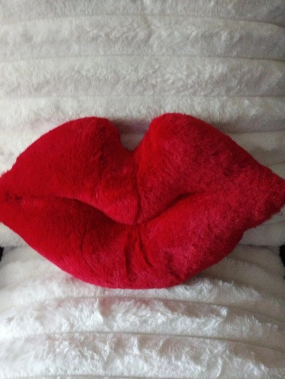 Red Lips Velvety Decor Pillow *Firm Pticed